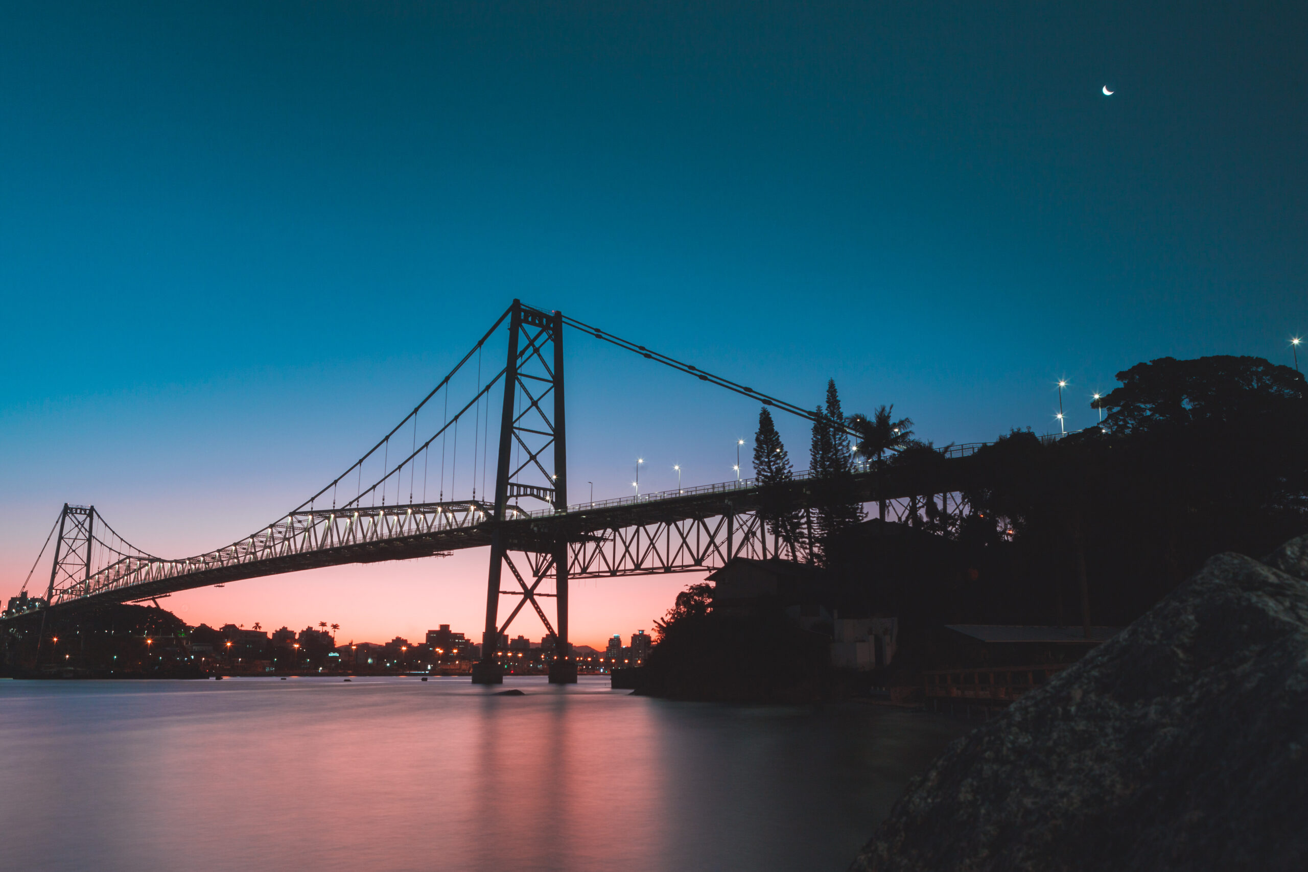 Viva a Ponte Hercílio Luz: patrimônio celebra 98 anos de existência